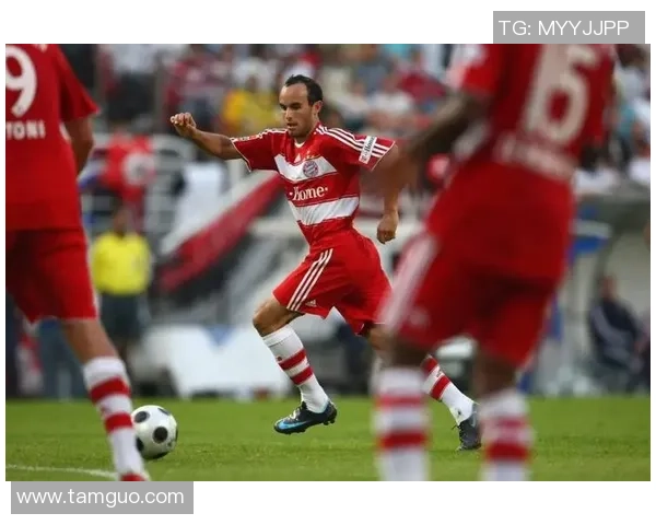 拜仁足球明星球迷的热情与支持如何影响球队表现与文化传承