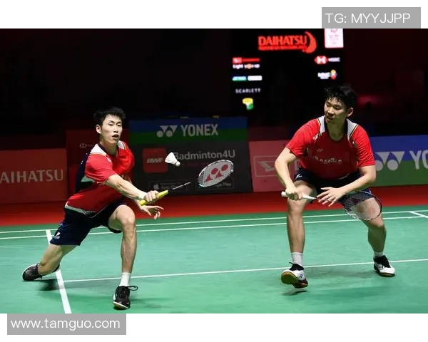 广州羽毛球队与南京羽毛球队赛后复盘分析比赛经验与战术调整